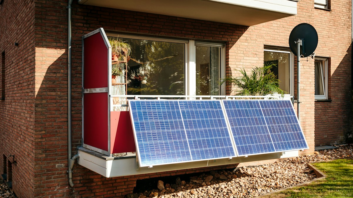 Comprehensive DIY guide to selecting lightweight PV panels, apartment railing mo