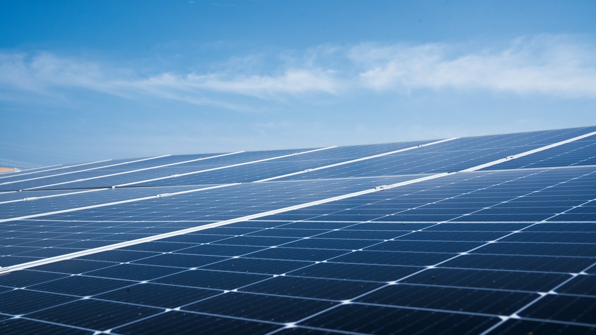 Laboratory efficiency and thermal throttling shootout comparing the two market-l
