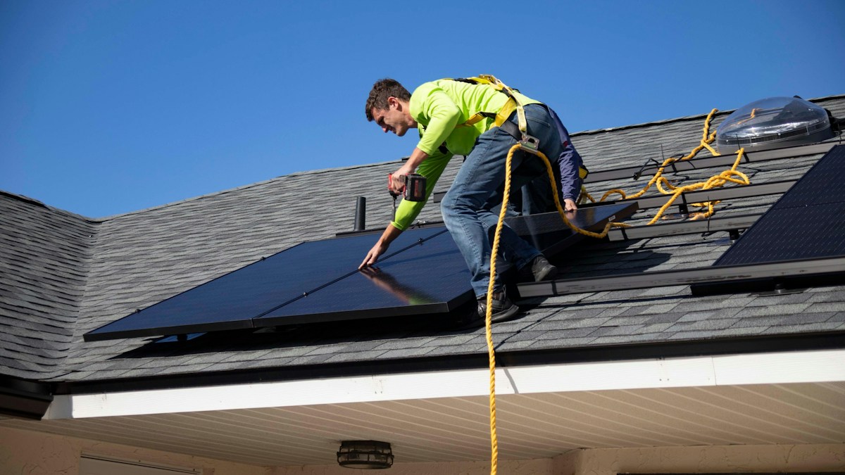 Year-round solar geometry analysis: why vertical 90-degree railing mounts maximi