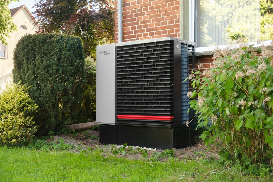 Anker SOLIX Solarbank vs EcoFlow PowerStream Balcony Battery Comparison hardware assembly and wiring configuration
