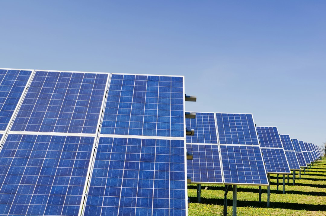 Connecting Small LiFePO4 Storage to Plug-In Balcony Solar Panels hardware assembly and wiring configuration