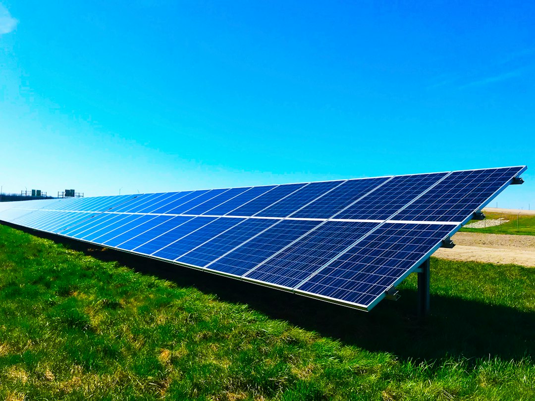 Balcony Micro Inverter Safety: Anti-Islanding Standards and VDE Compliance hardware assembly and wiring configuration